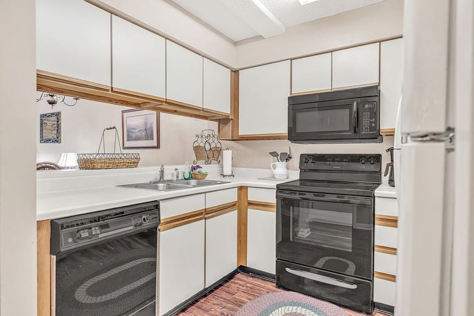 fully equipped kitchen
