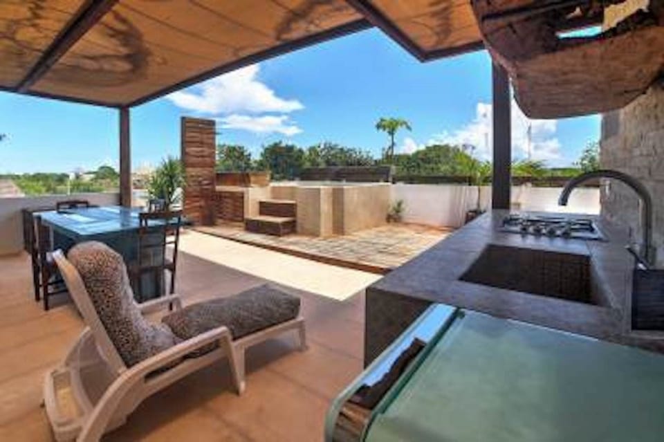 Enjoy your breakfast or brunch with spectacular views from the rooftop 