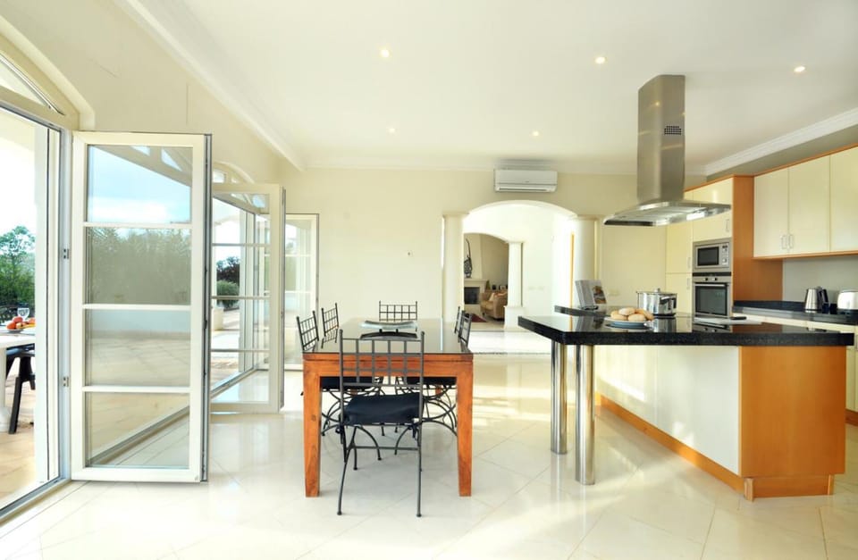 Kitchen Dining Area