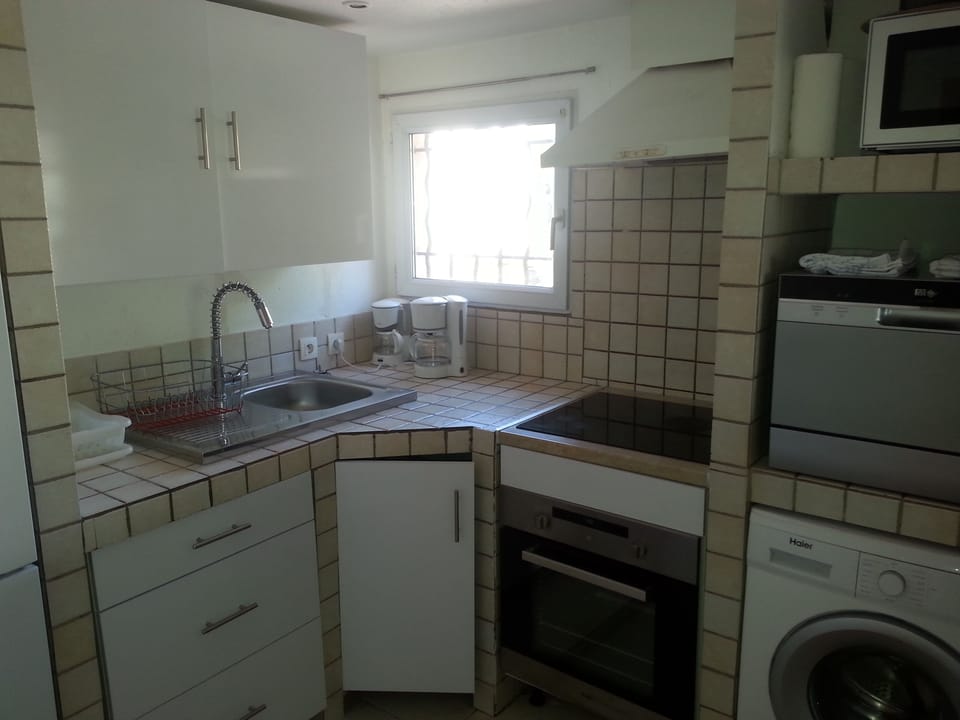 The kitchen and its various equipments