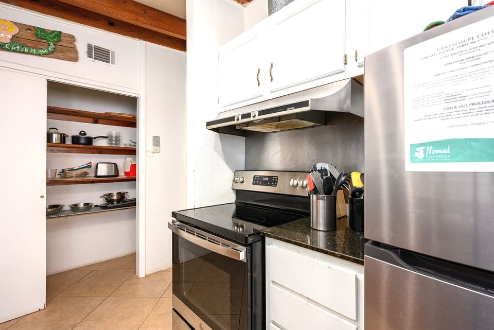 Well equipped kitchen for home meals!  Don't forget to take a magnet home for your fridg!!