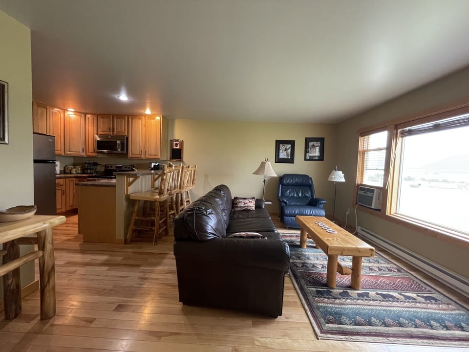 Cozy den with view of Emigrant Peak
