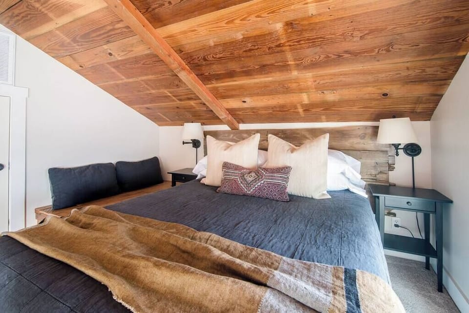 Loft queen bed - perfect for kids and bringing an extra friend or two!