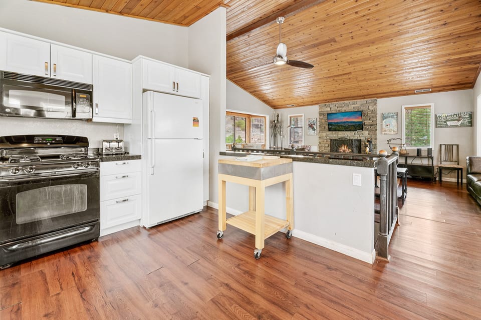 Full Kitchen - Full Kitchen with all of the neccicary amenities