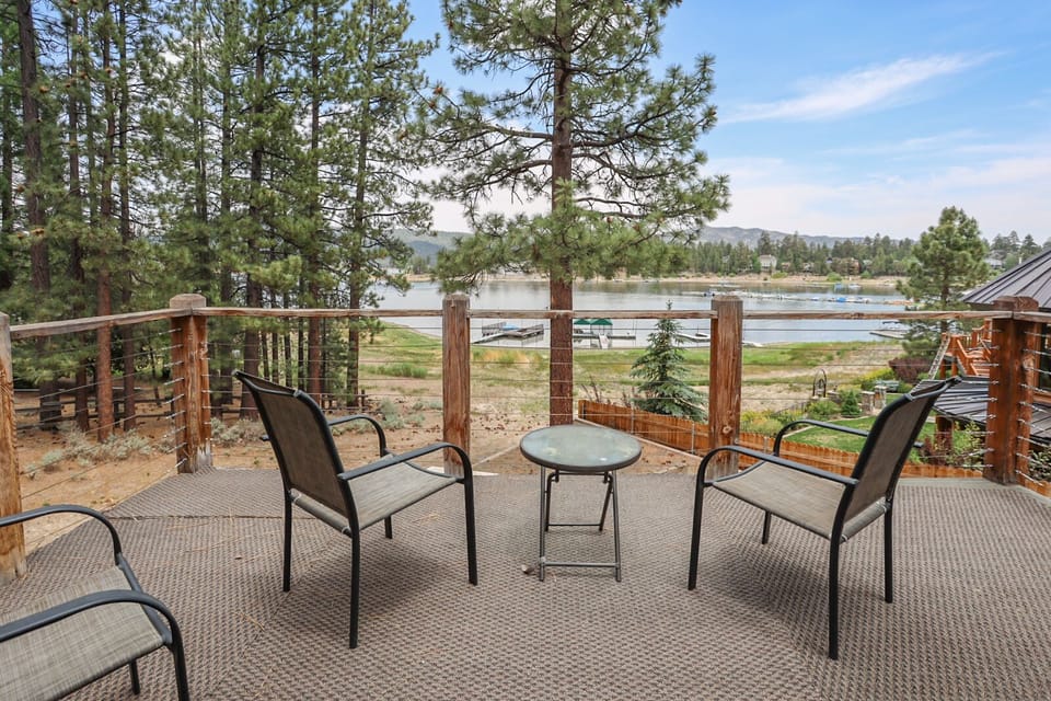 Master Bedroom with Lakeview Deck. - Enjoy a morning coffee from your Master Bedroom deck overlooking the Lake.