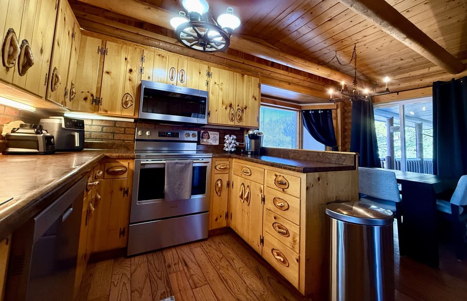 Kitchenwithdiningtable