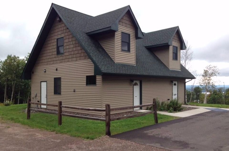 Sits atop Duluth as you drive in on I 35. Instant access to EVERYTHING.