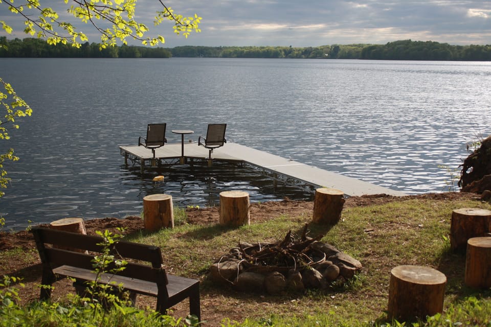 Dock on South Shore (32') with 2 chairs, table, ladder