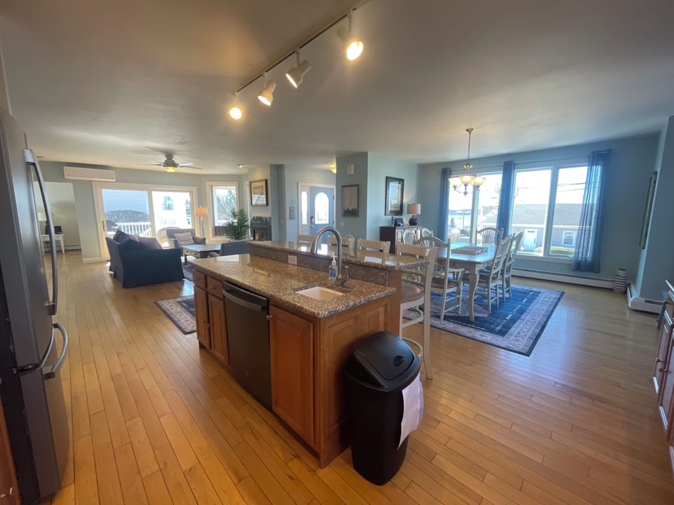 Large Private Kitchen and Dinning Room