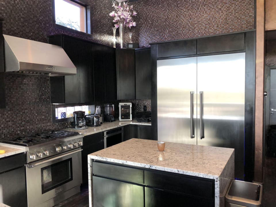 Sub-zero style kitchen. Fully stocked w/ everything you need at your fingertips!