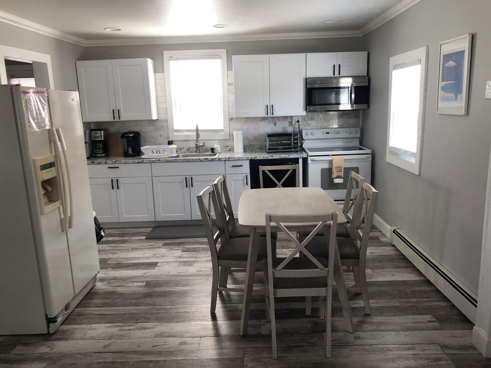 New dinette set seats 6