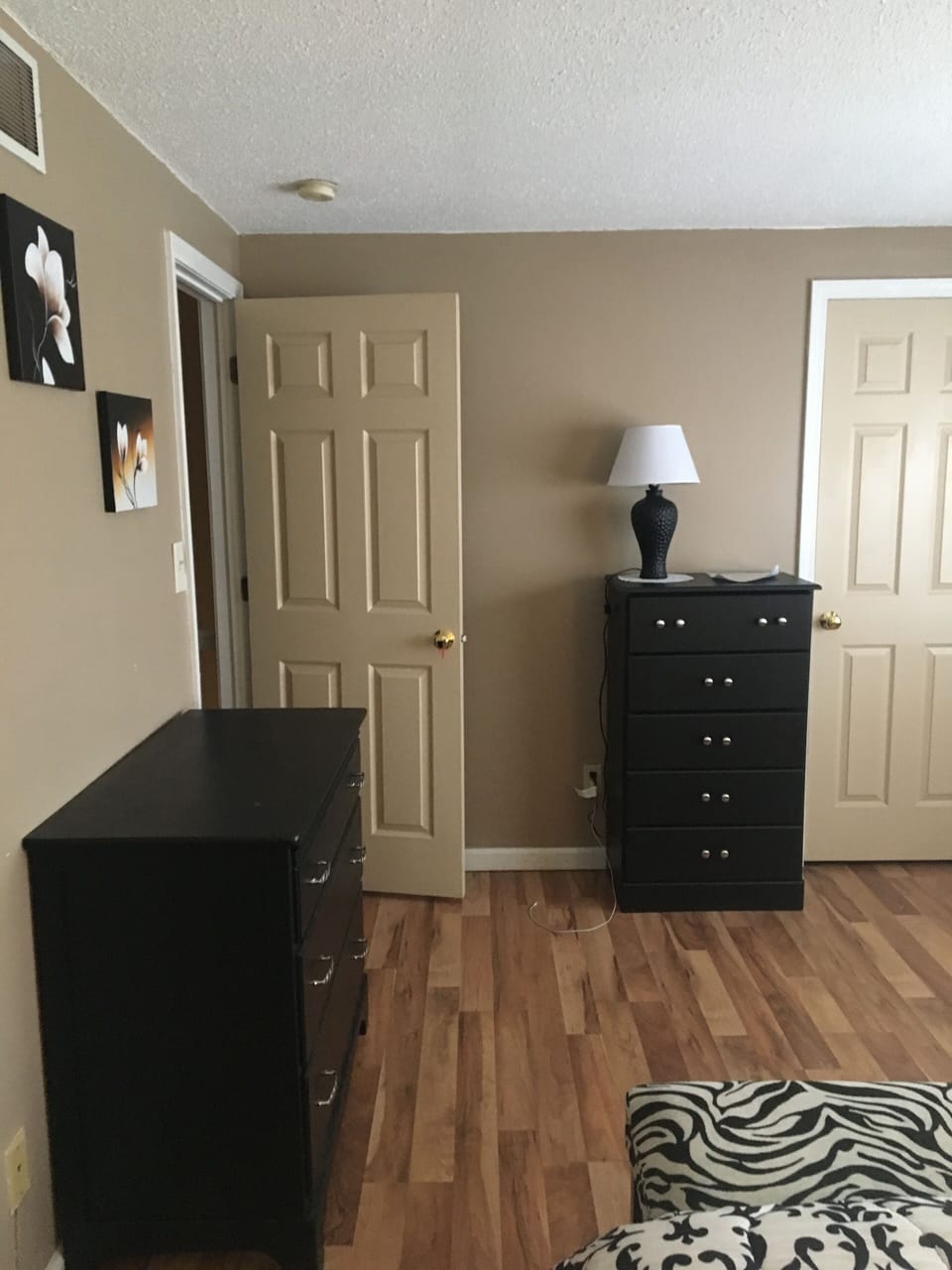 bedroom 1- Queen