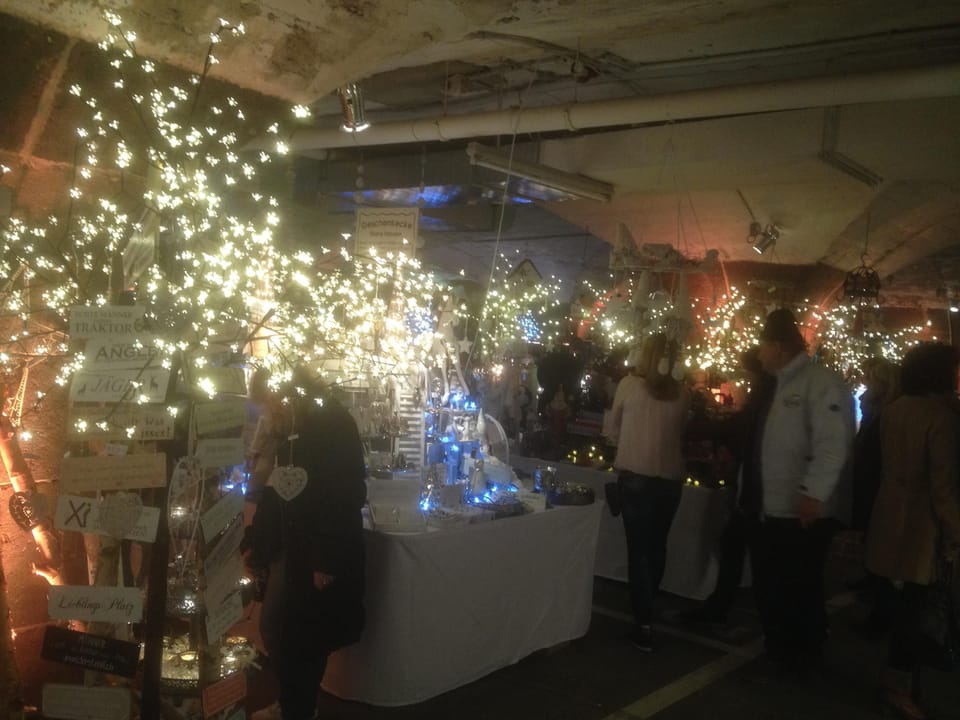 Traben-Trarbach Wein-nachts-markt in the wine cellars (December)