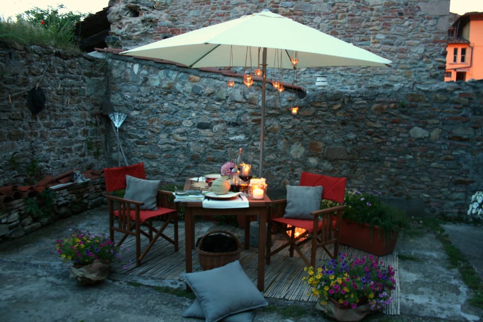 Enjoy a private romantic evening in the garden