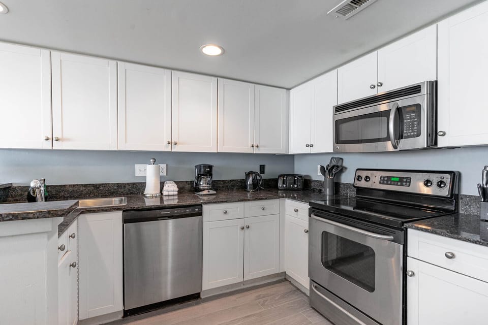 Fully equipped kitchen.
