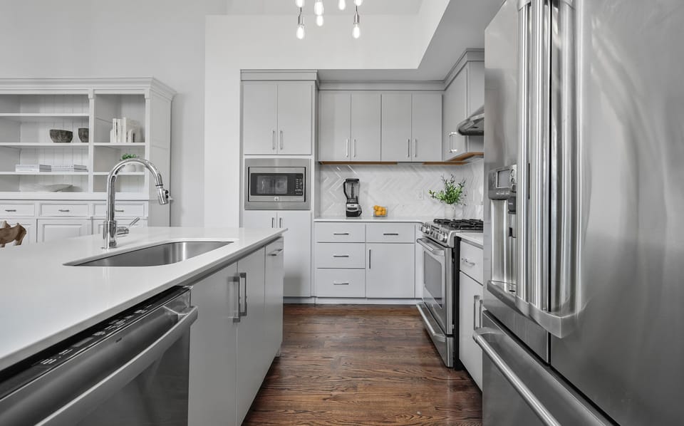 Fully Stocked Kitchen!