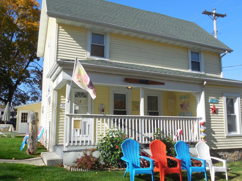 The Nautical B - 6 Bedrooms - 3 Baths  416 Center St, downtown