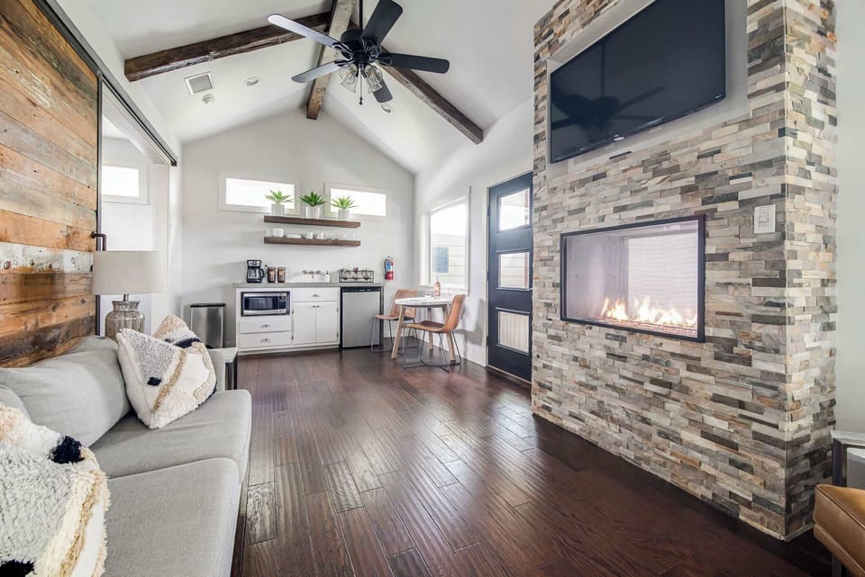 Living room with double-sided fireplace