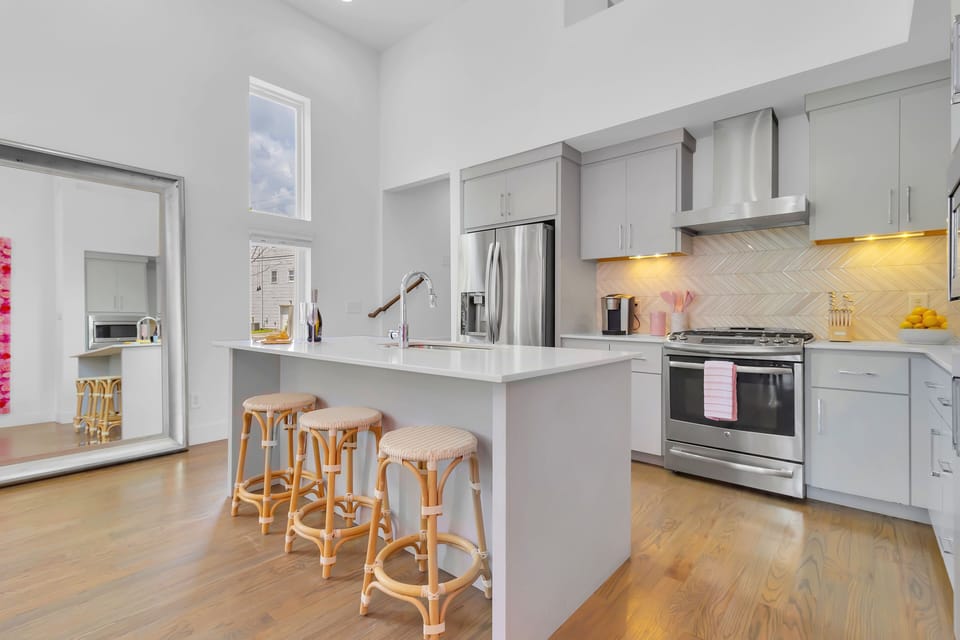 Fully stocked Kitchen!