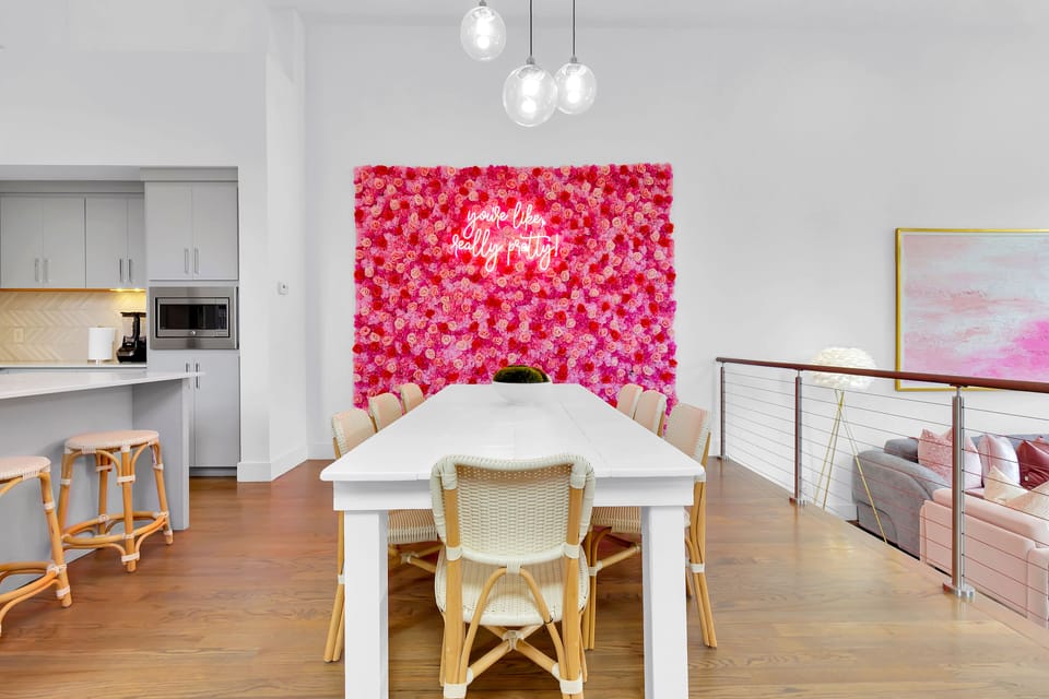 Dining room w/ Photo Opp Flower Wall and Ring light!