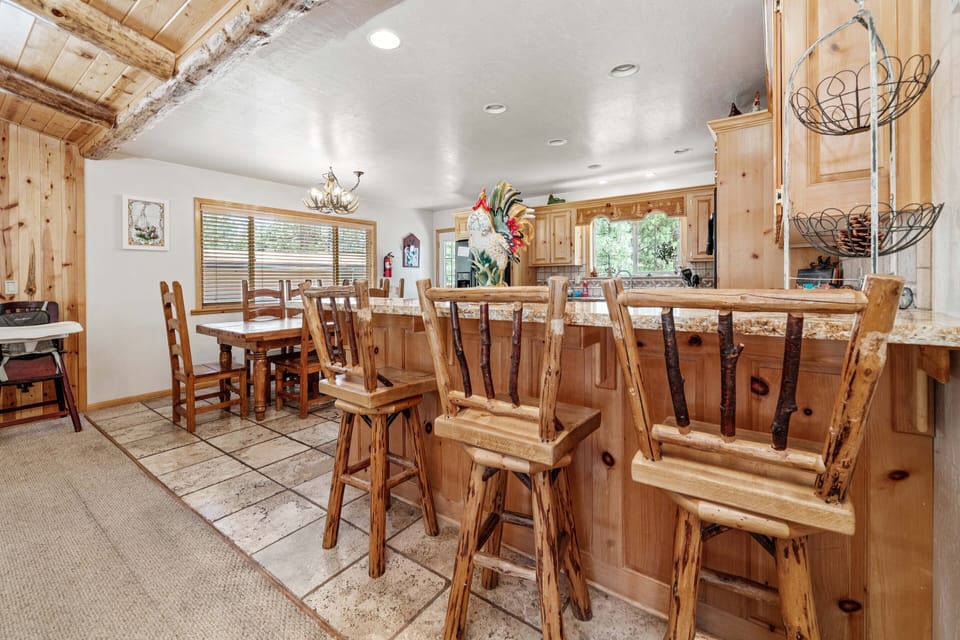 Dining Room. - Dining table that seats 6 & extra counter bar seating for 4 additional people.