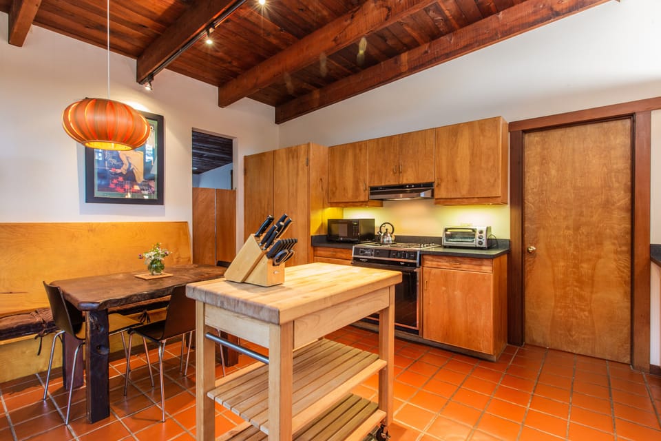 Kitchen - Spacious sunny kitchen with built in banquette