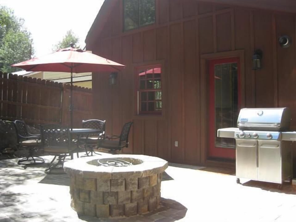 Private Backyard complete with Gas Fire Pit & Weber Stainless Bar-B-Que.