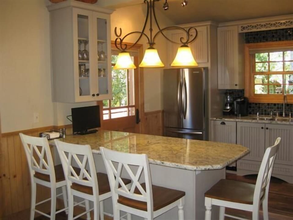 Dinning Area seats 4 Comfortably.