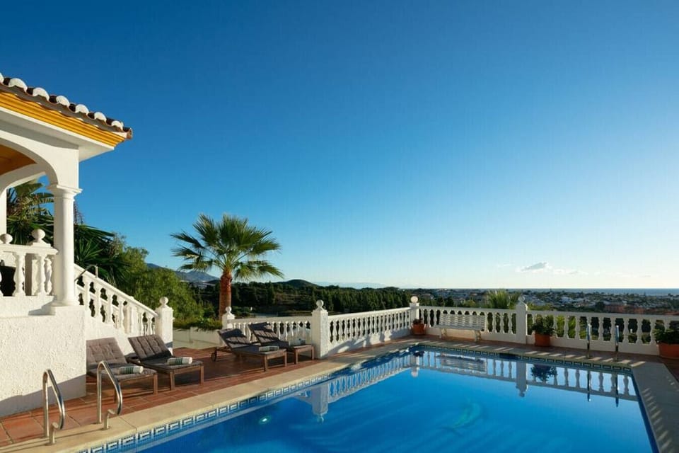 Private pool with sun loungers and panoramic sea views, perfect for soaking up the Costa del Sol sunshine.