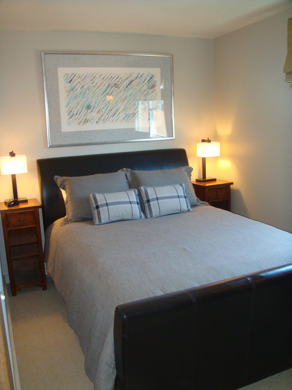 Bedroom w/Queen Size Bed