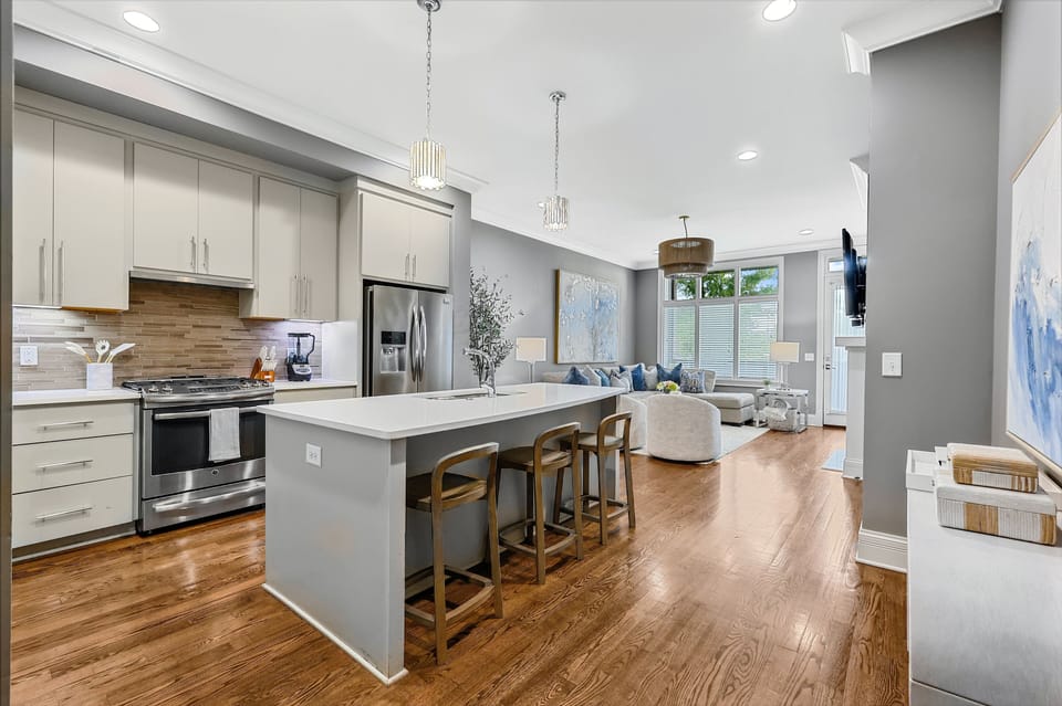 Fully stocked kitchen!