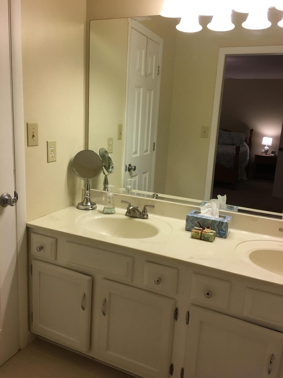 Master bathroom 