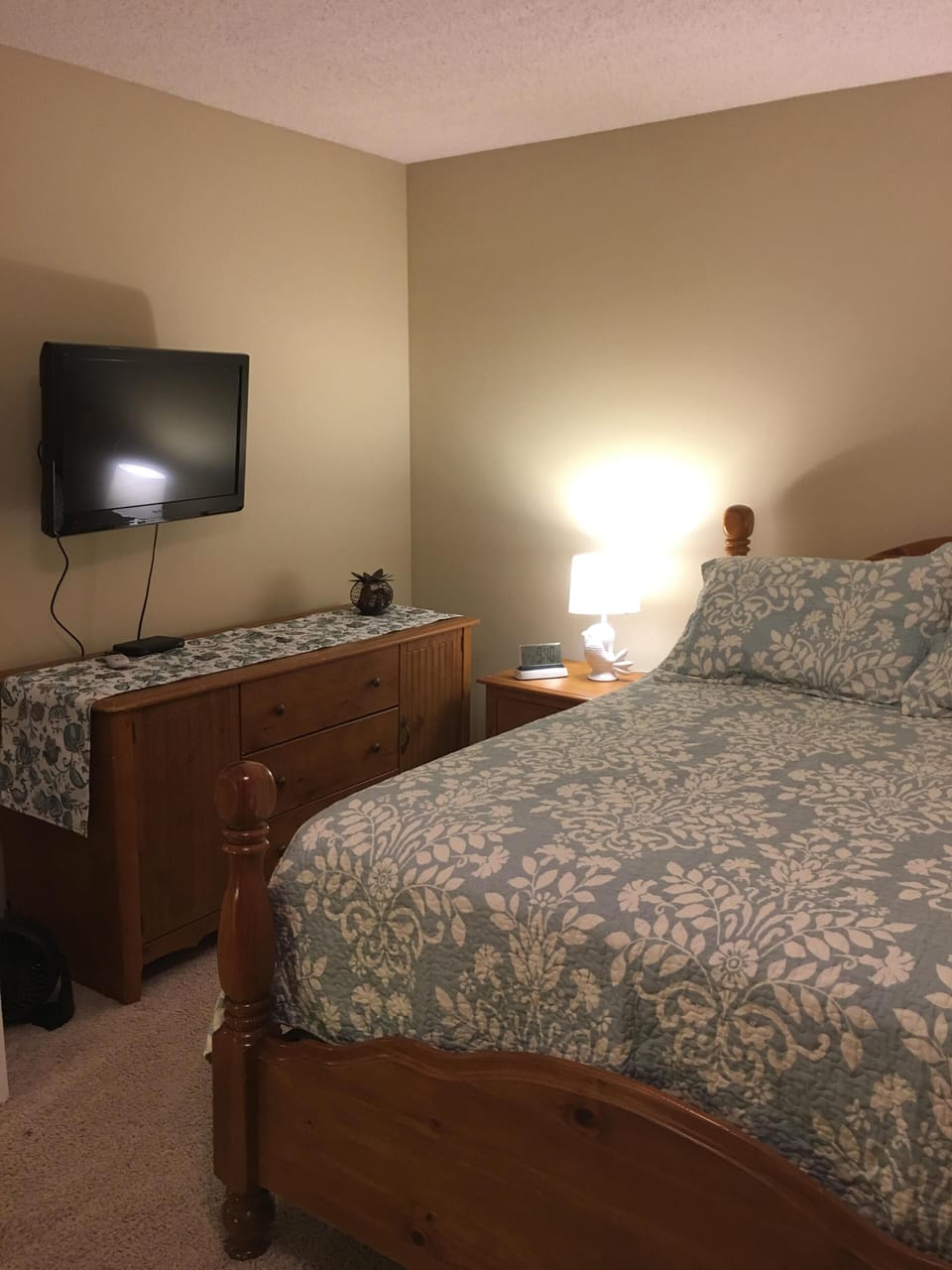 Master bedroom equipped with Directv
