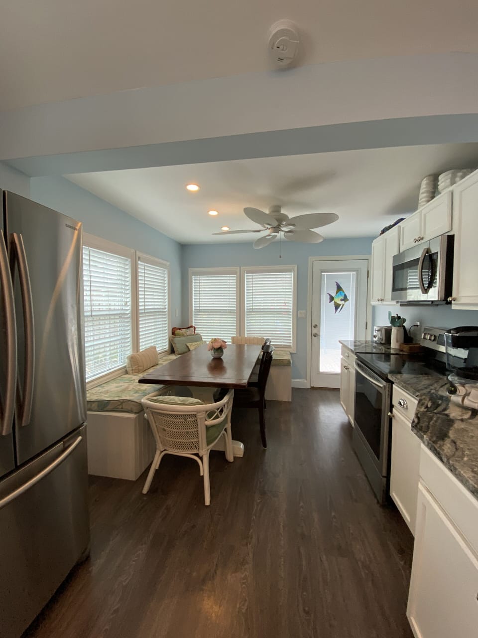 LIGHT AND BRIGHT KITCHEN