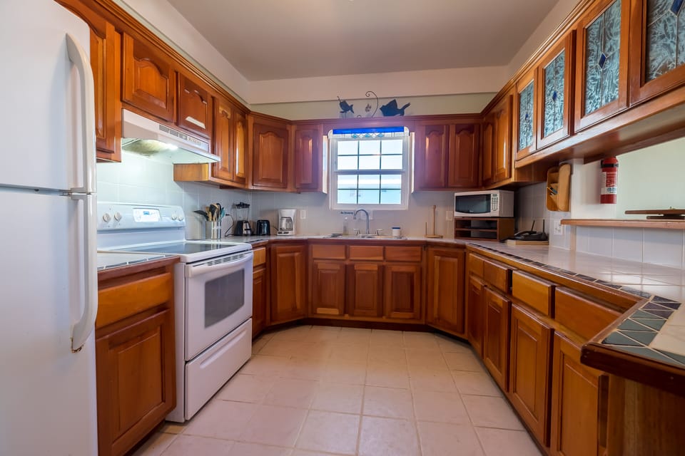 Full kitchen with all your necessities. 