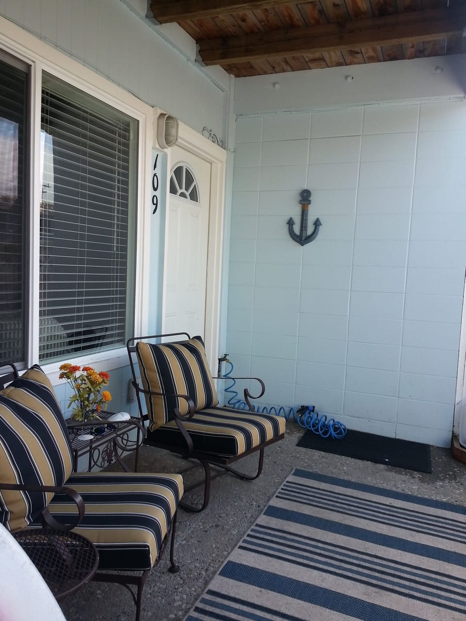Front patio with seating