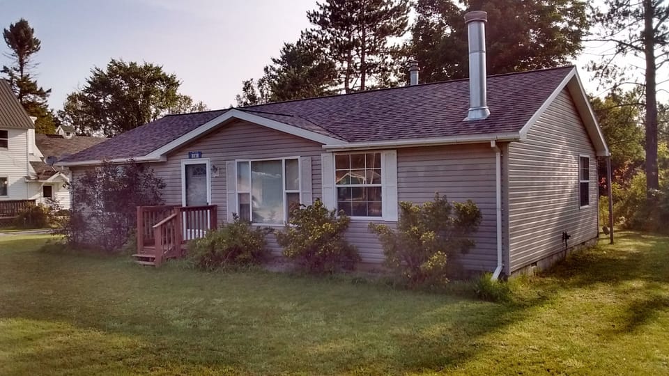 Gateway to Pictured Rocks Cottage overlooks the Manistique River