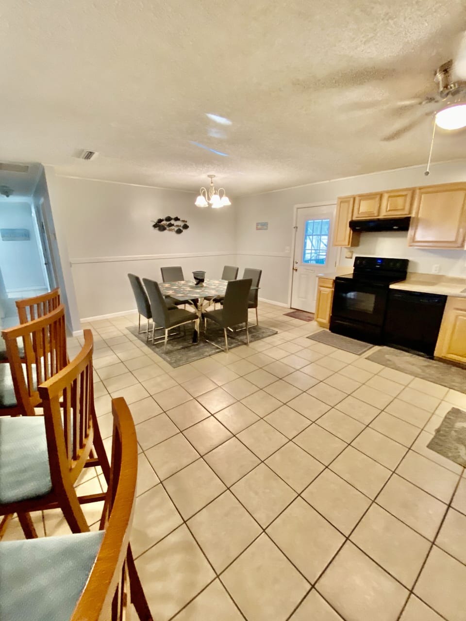 Large Full kitchen with table and breakfast bar seating