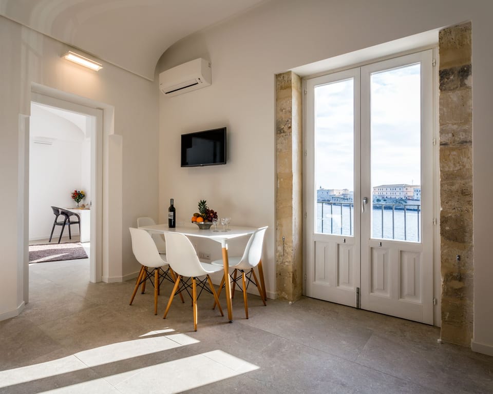 Main room/dining area