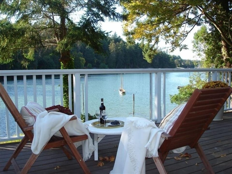 TRANQUILITY ON THE DECK