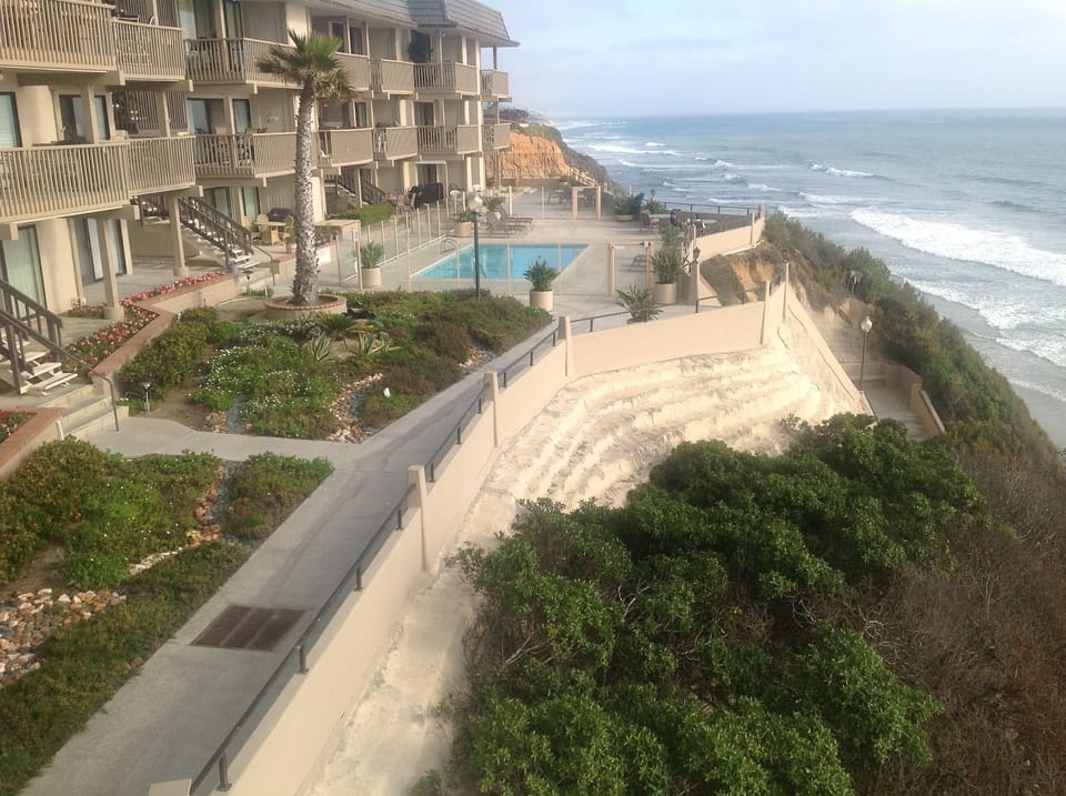 Pools 3 and 4 overlook the entire Pacific, memories to last !
