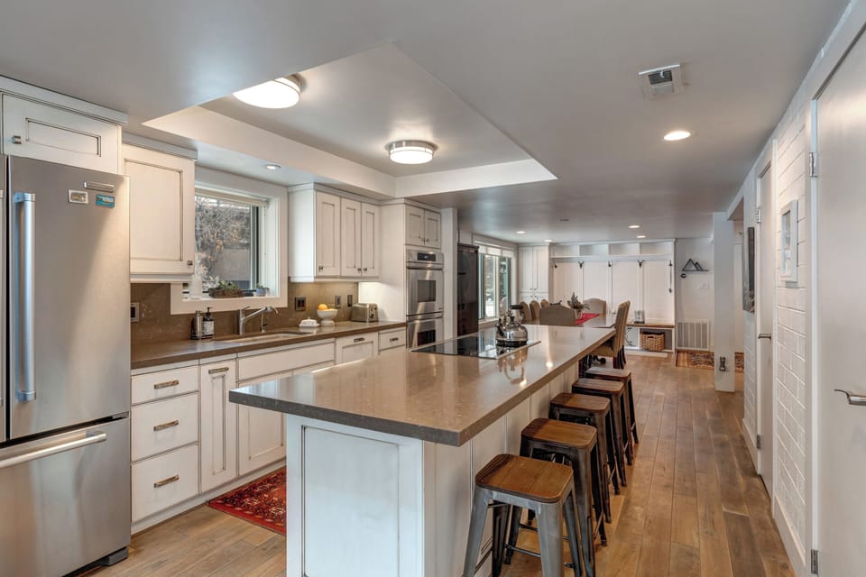 Gourmet kitchen