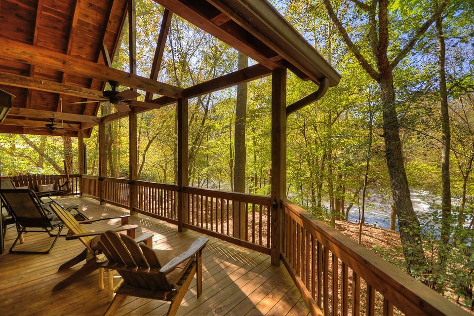 Lots of outdoor space and seating 