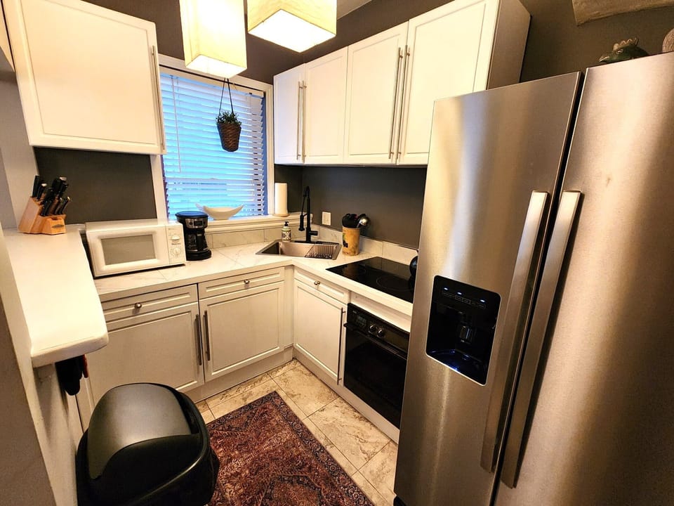 Newly Refreshed Kitchen,  Compact Dishwasher in cabinet under Sink