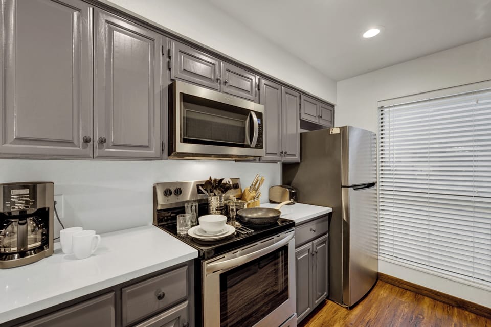 updated kitchen includes all new appliances, ice maker in freezer