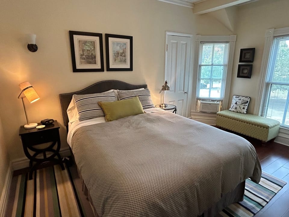 Queen bed and small walk-in closet, nice natural light from West windows