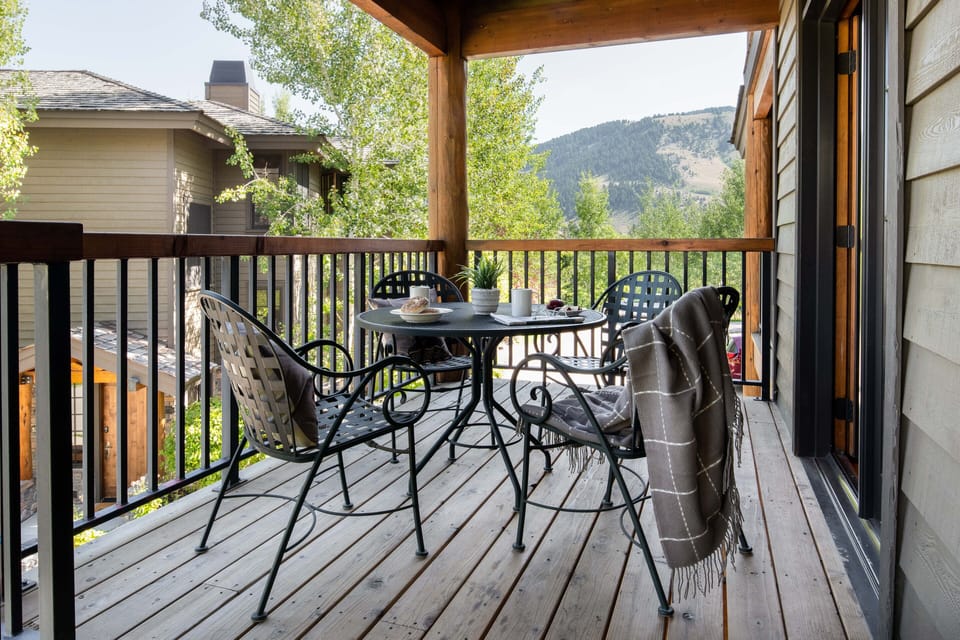 Private balcony with outdoor dining