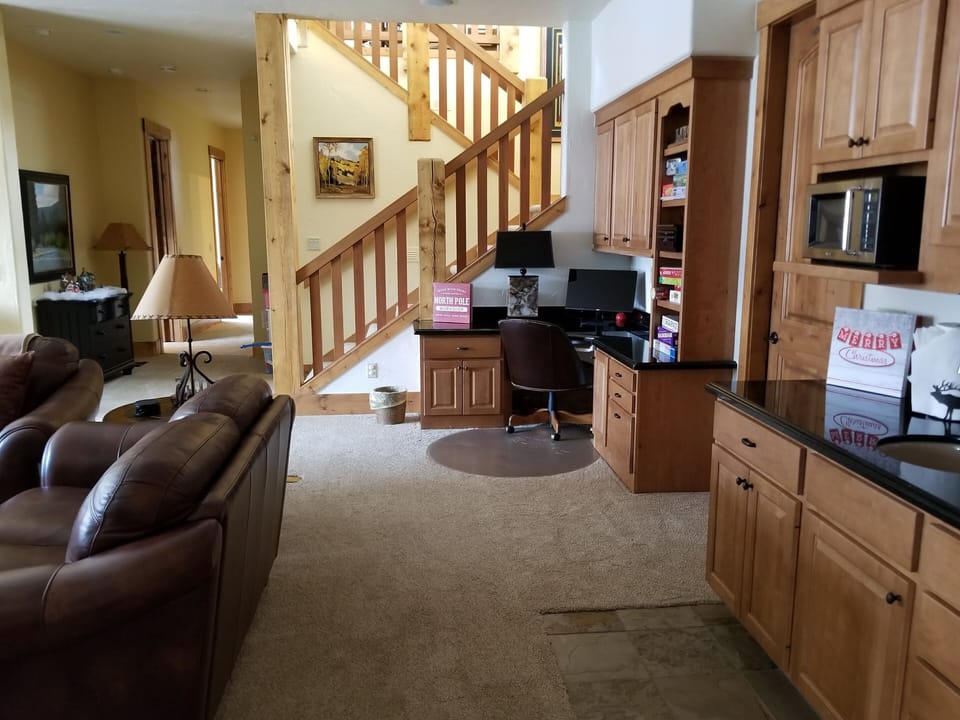 Downstairs mini kitchen and desk area with games for the whole family.