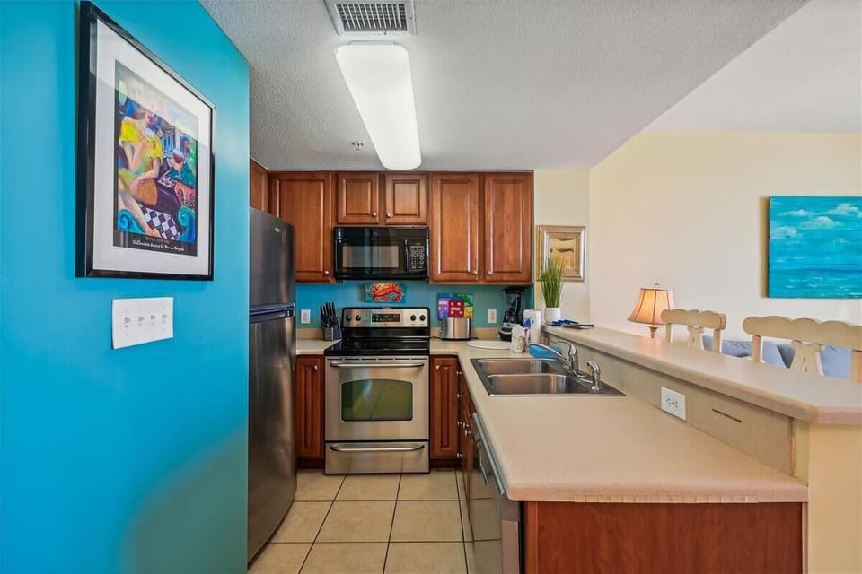 Fully Equipped Gourmet Kitchen
