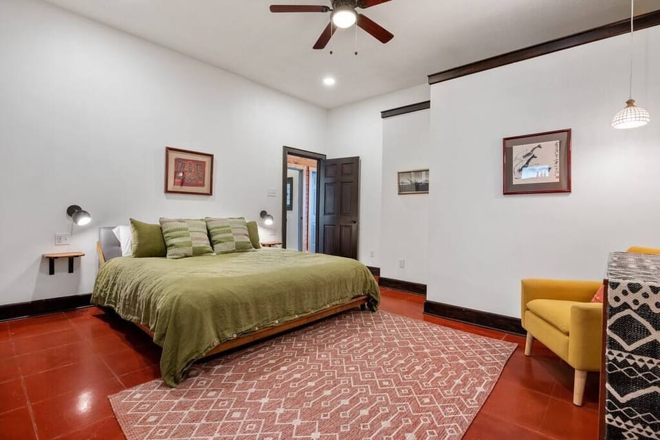 Main bedroom features king bed, walk-in closet and en-suite bathroom